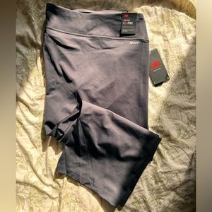 NWT New Balance Accelerate Mid Rise Capri Leggings